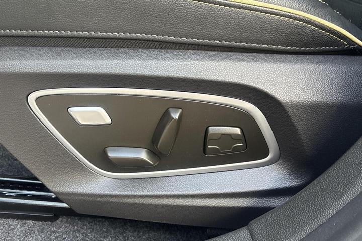 Hvid Renault Megane E-Tech fra 2024