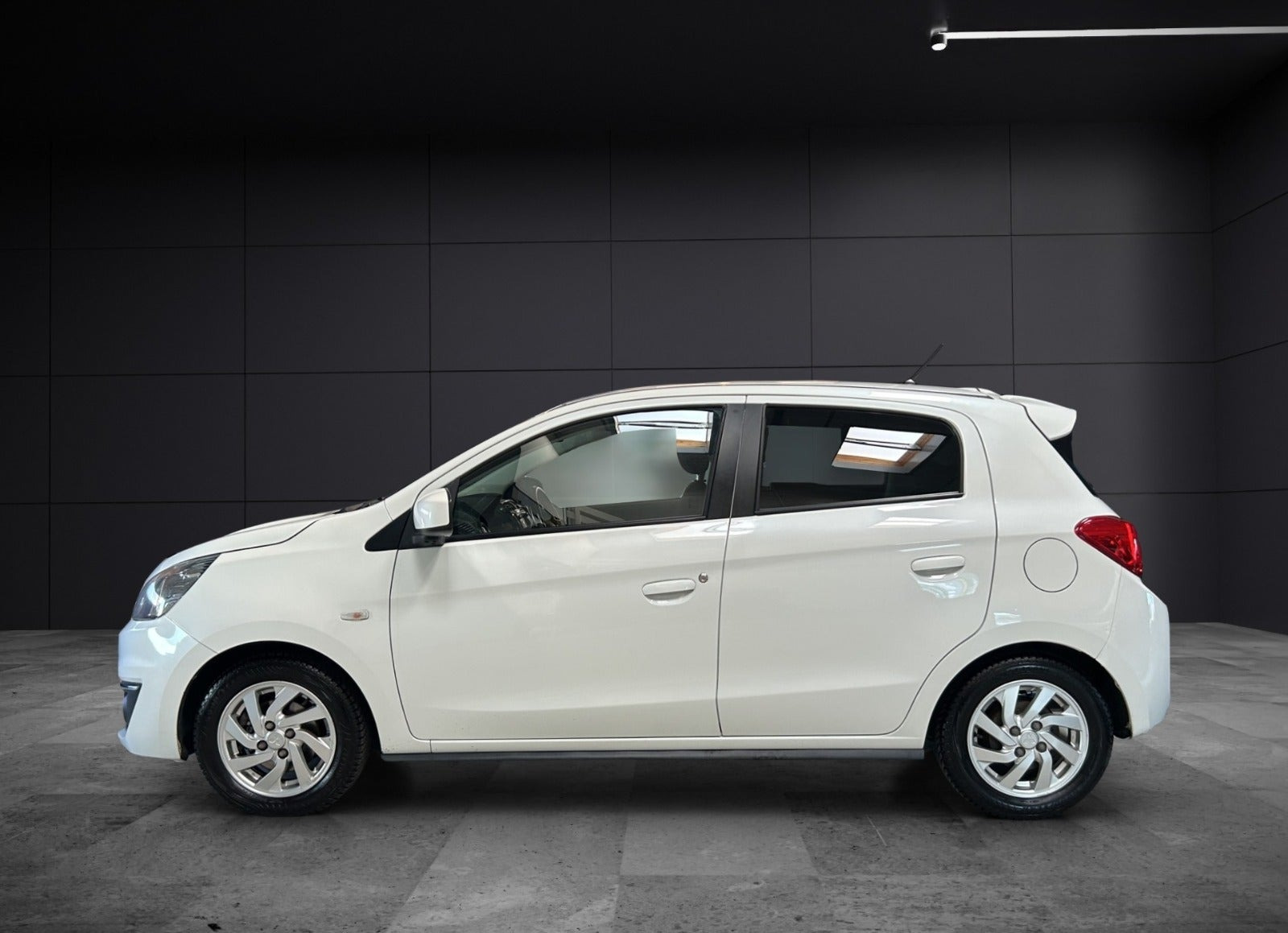 Hvid Mitsubishi Space Star fra 2016
