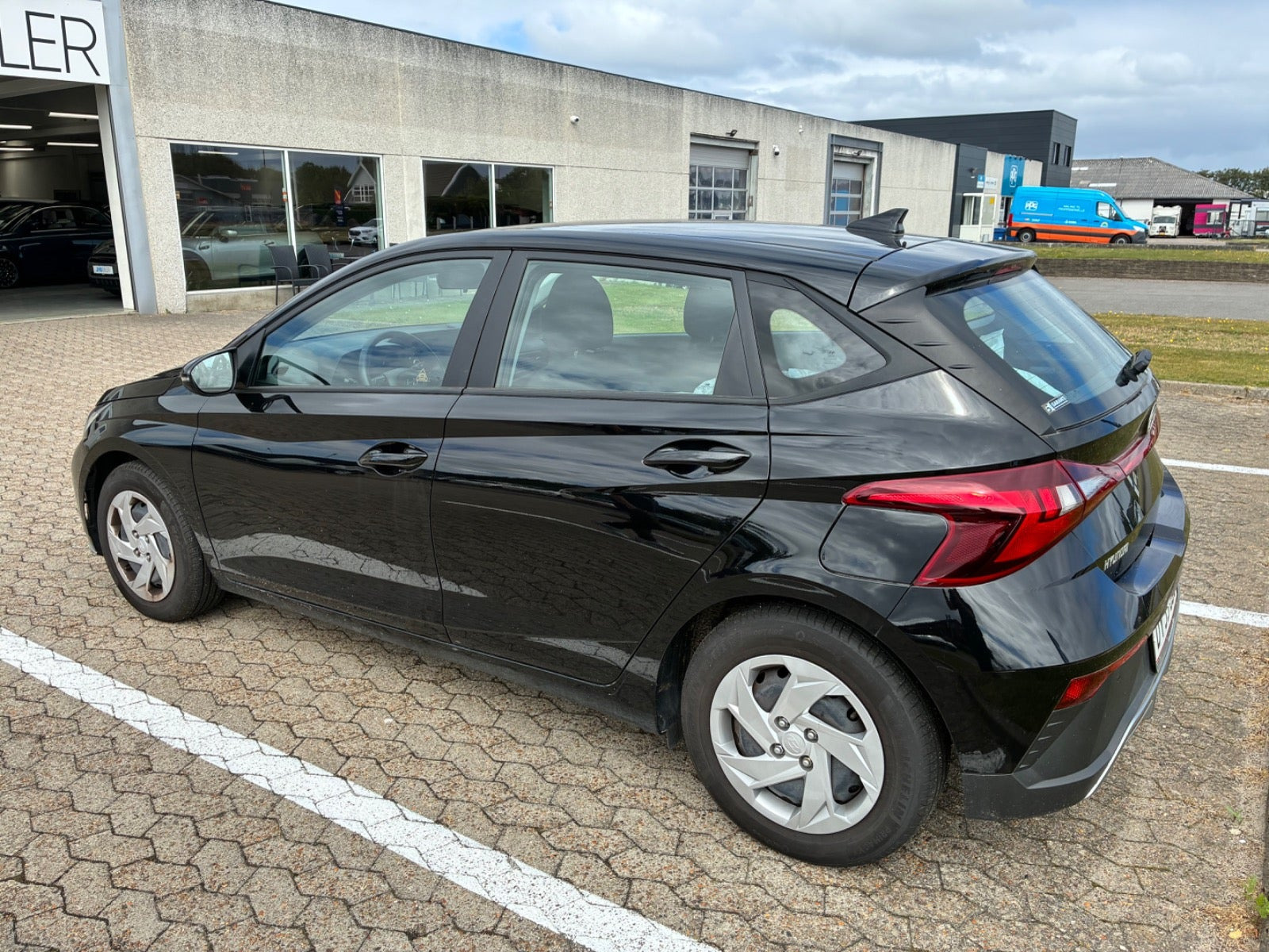 Grå Hyundai i20 fra 2024