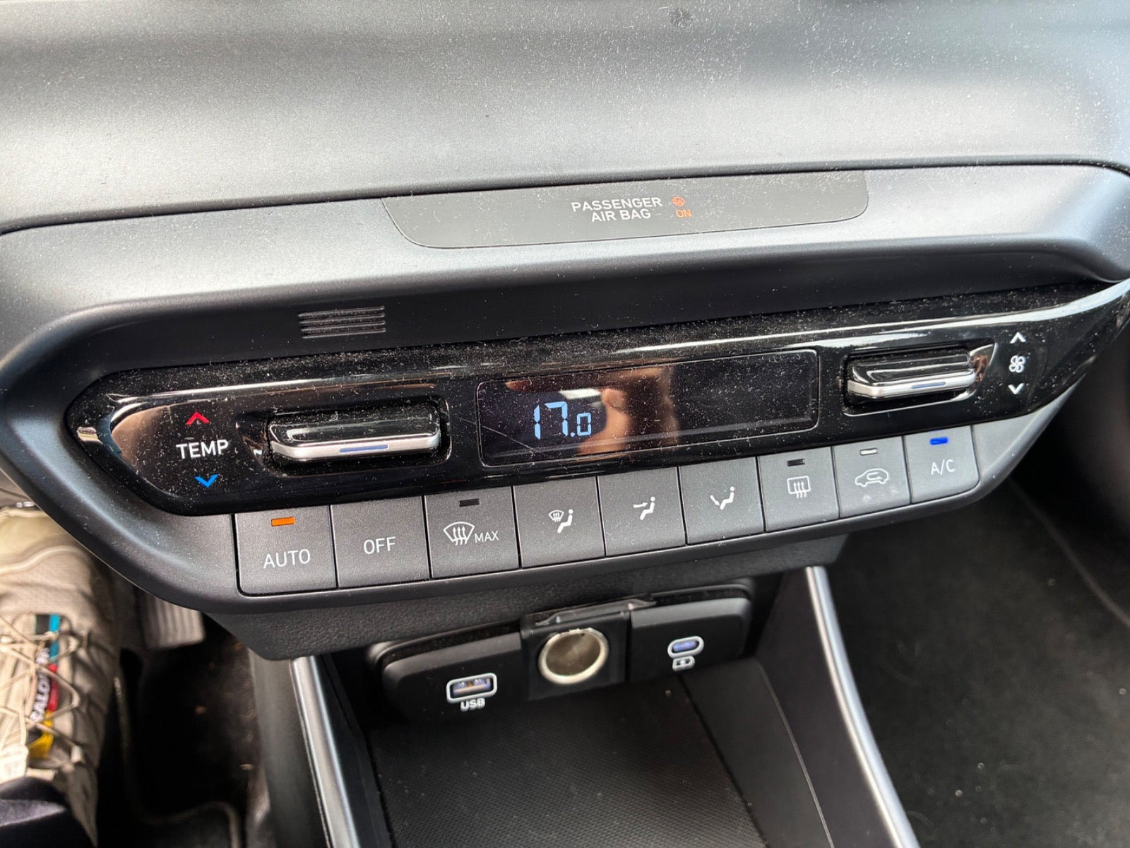 Grå Hyundai i20 fra 2024