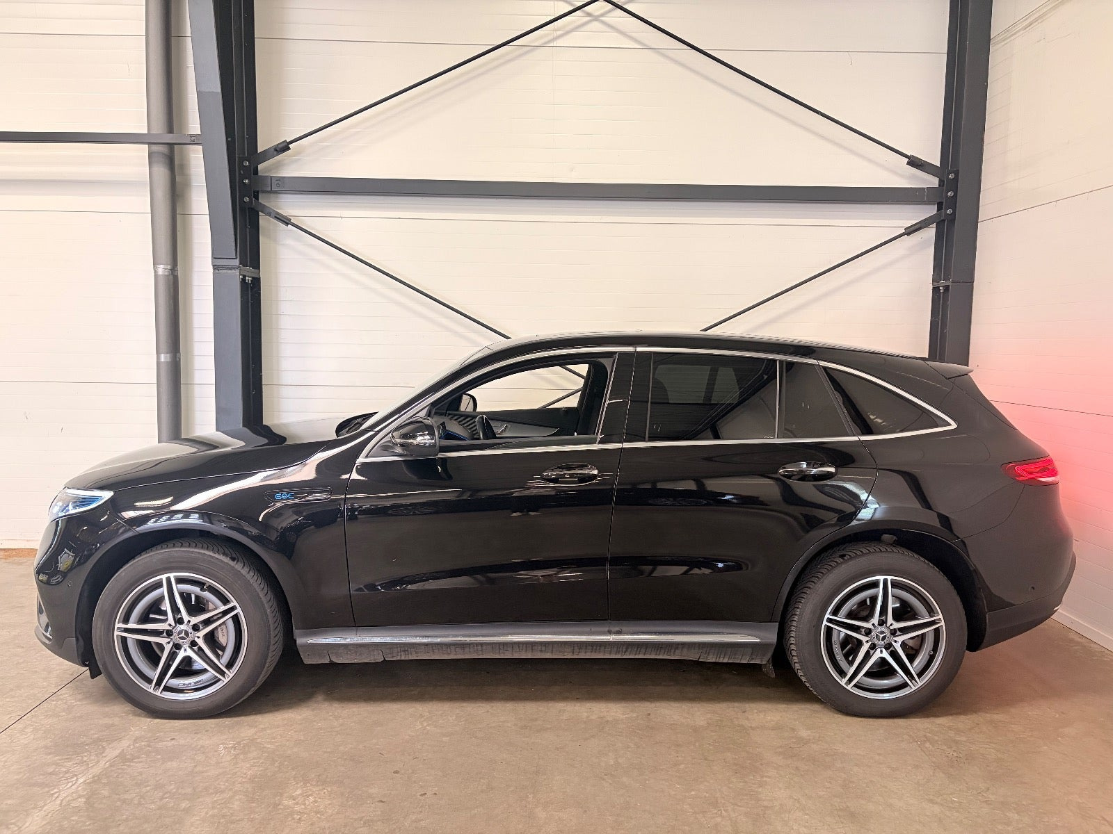 Sort Mercedes EQC400 fra 2021