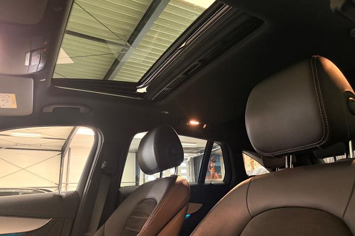 Sort Mercedes EQC400 fra 2021