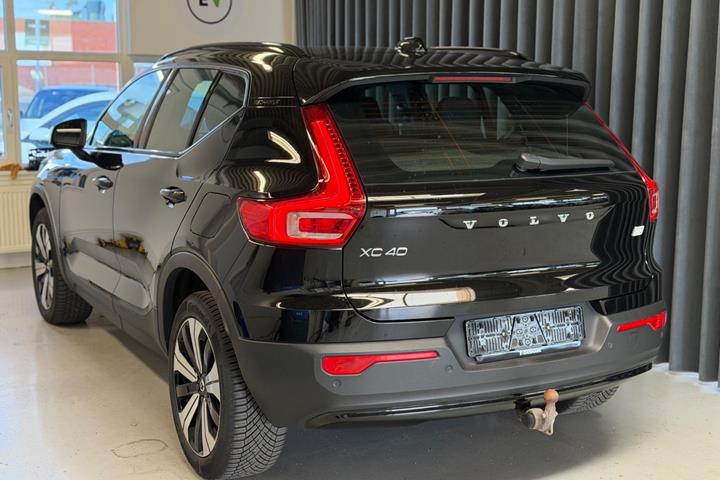 Sort Volvo XC40 fra 2023