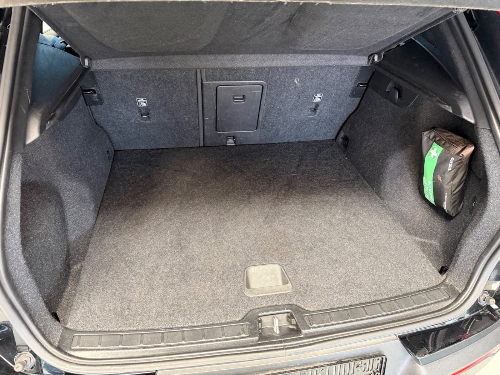 Sort Volvo XC40 fra 2023