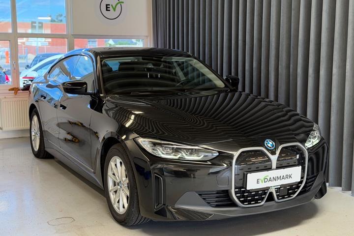 Sort BMW i4 fra 2023