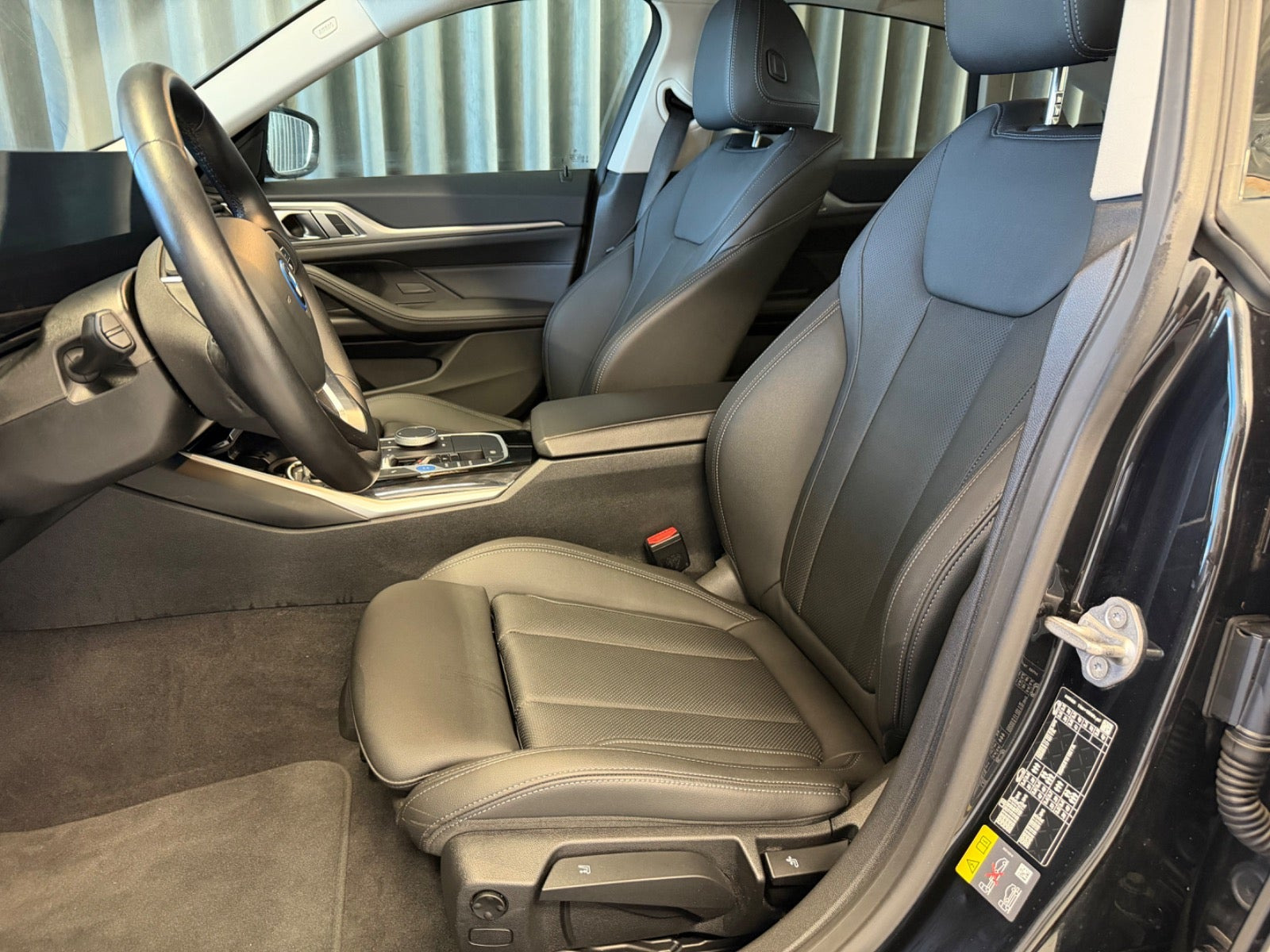 Sort BMW i4 fra 2023