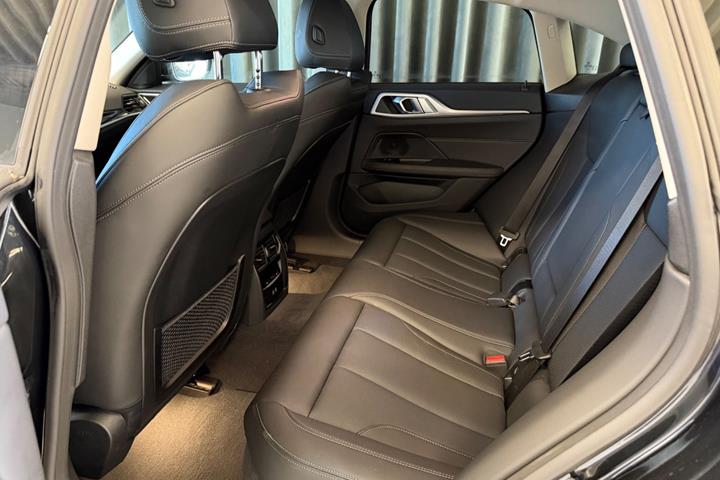 Sort BMW i4 fra 2023