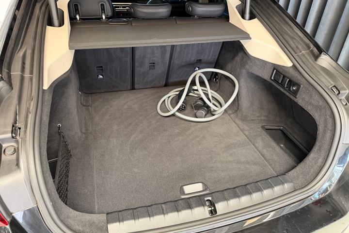 Sort BMW i4 fra 2023