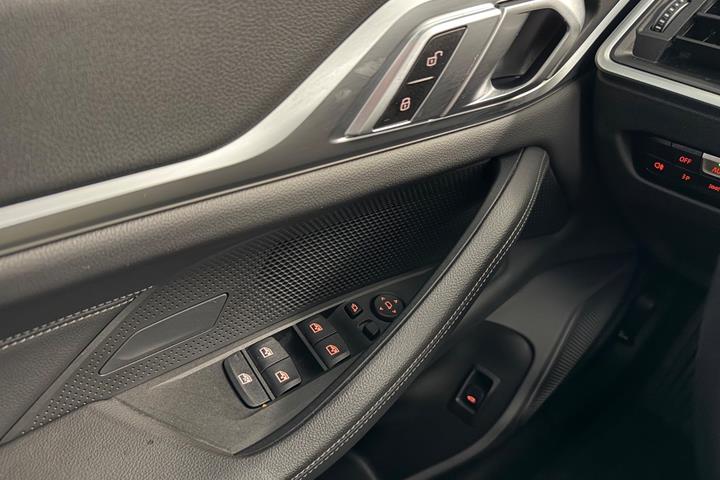 Sort BMW i4 fra 2023