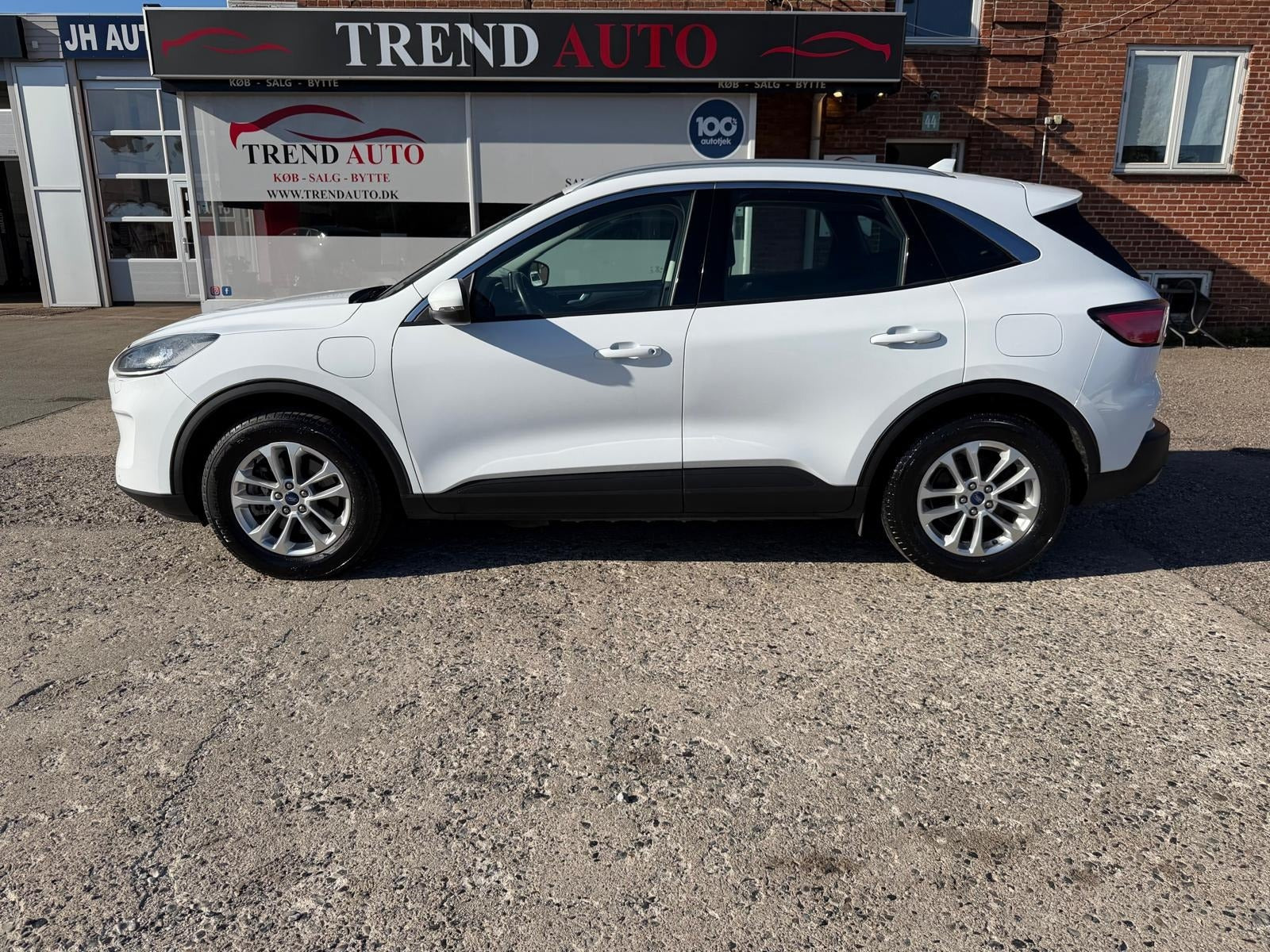 Hvid Ford Kuga fra 2021