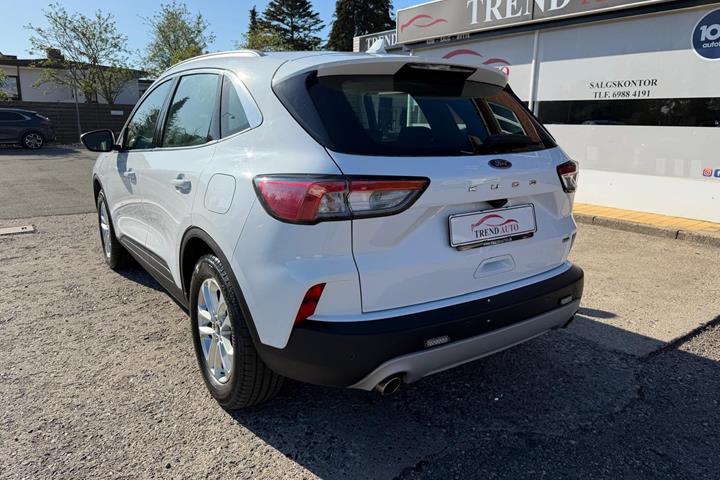 Hvid Ford Kuga fra 2021