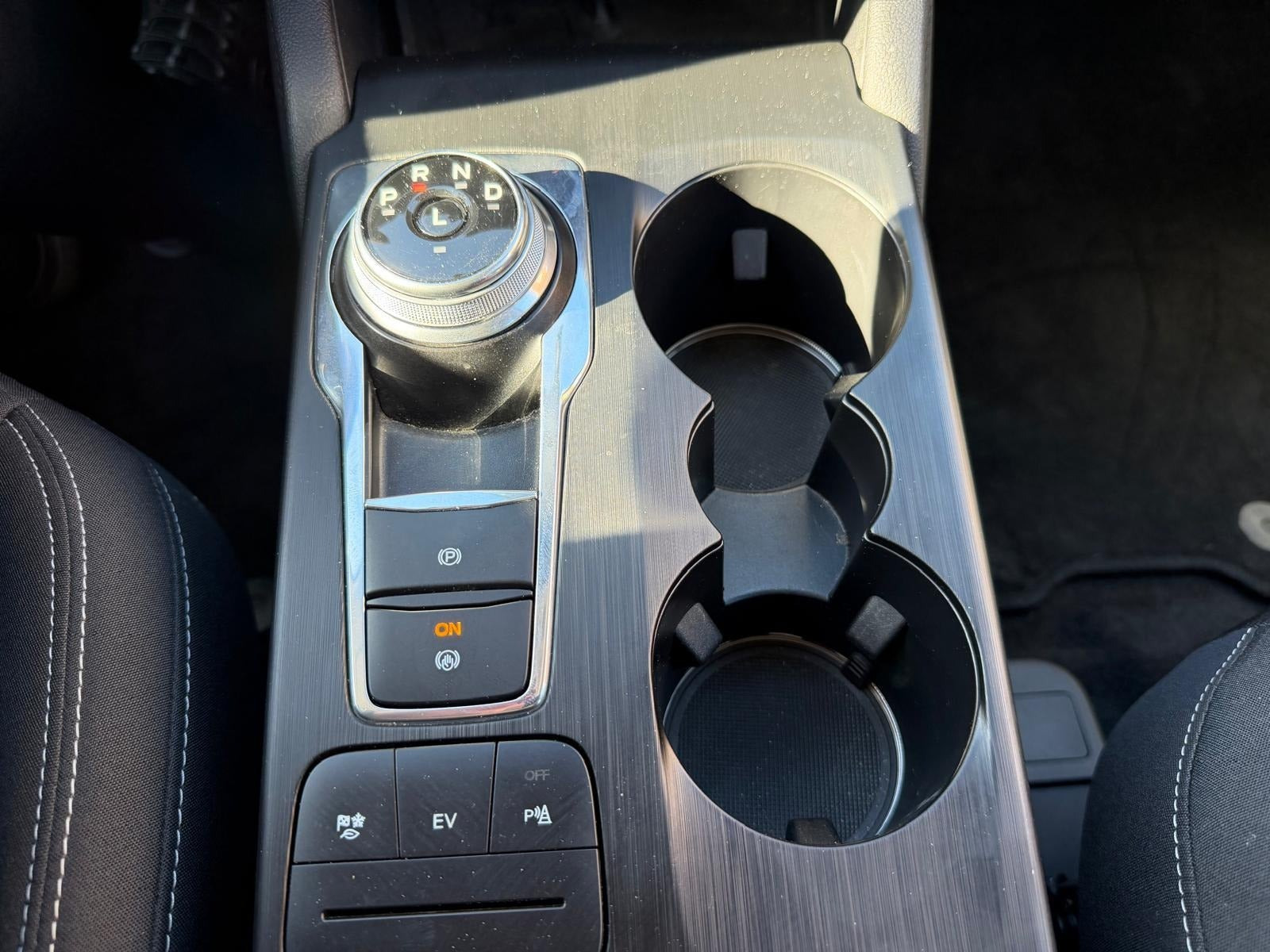 Hvid Ford Kuga fra 2021