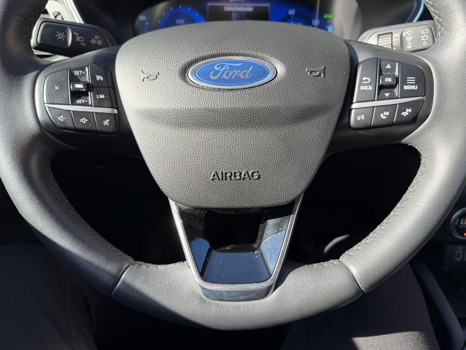 Hvid Ford Kuga fra 2021
