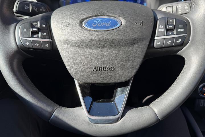 Hvid Ford Kuga fra 2021