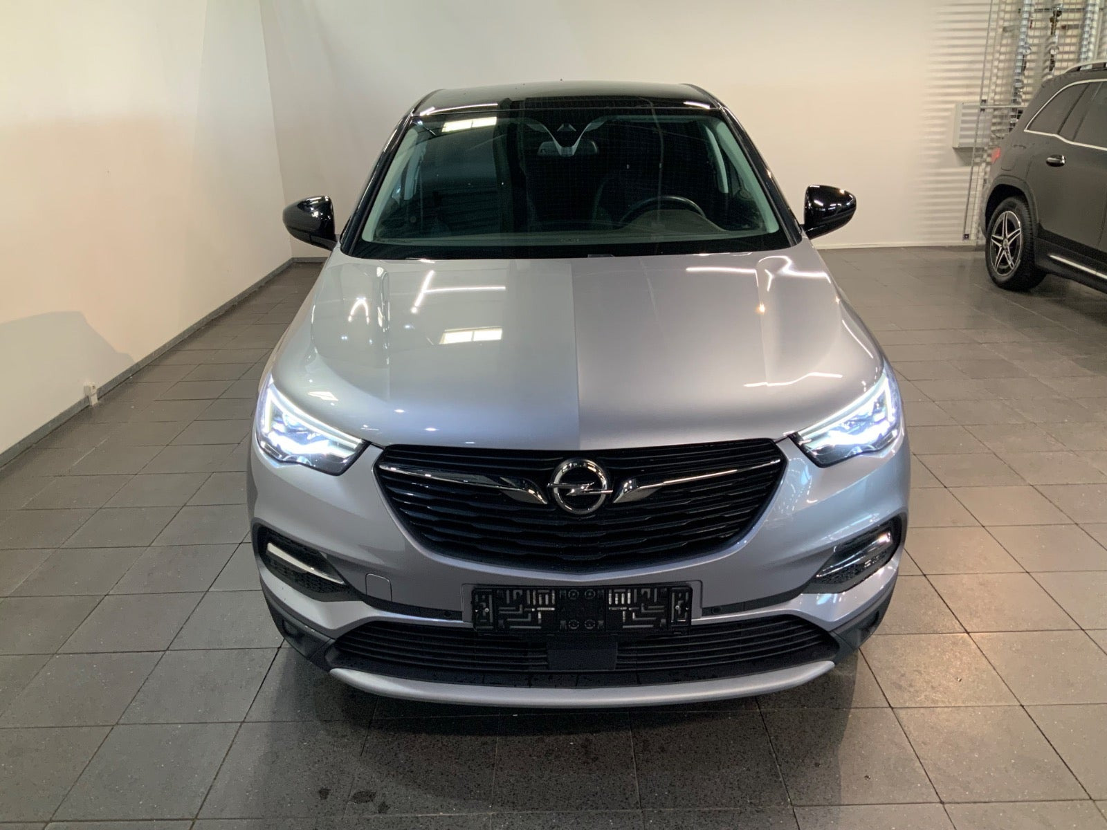 Grå Opel Grandland X fra 2020