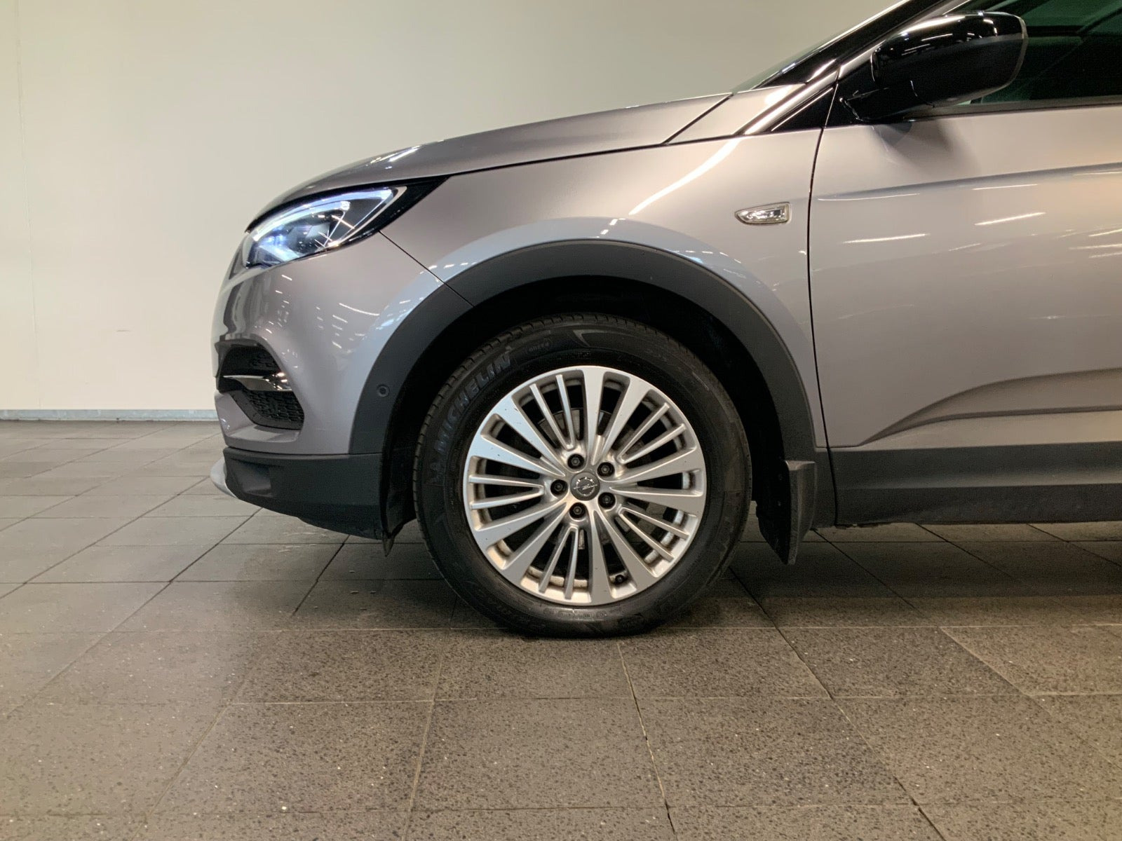 Grå Opel Grandland X fra 2020