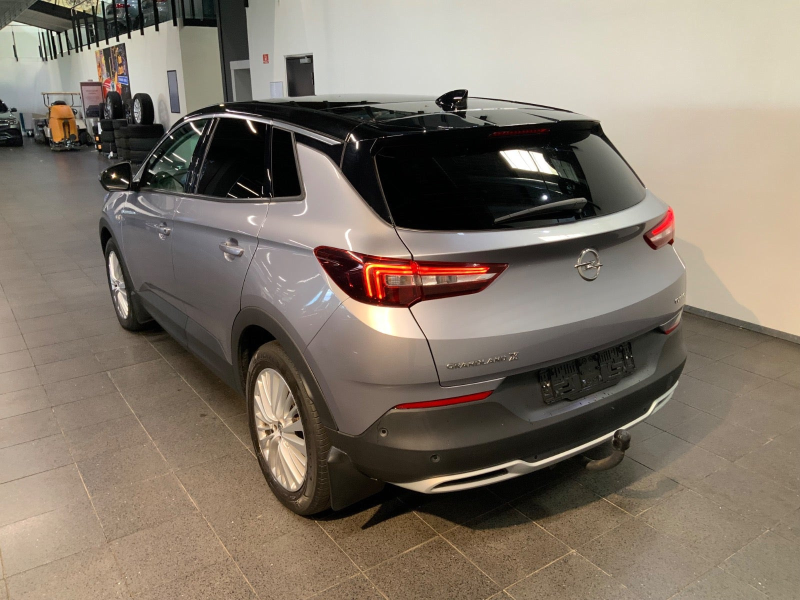 Grå Opel Grandland X fra 2020
