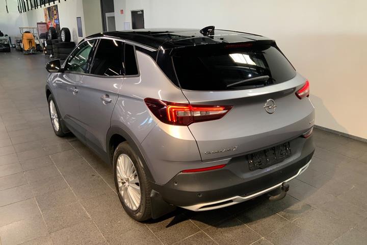 Grå Opel Grandland X fra 2020
