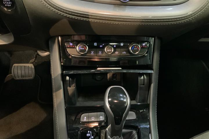 Grå Opel Grandland X fra 2020