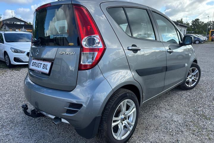 Grå Suzuki Splash fra 2012