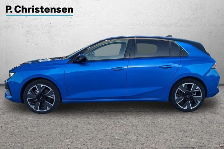 Blå Opel Astra-e fra 2024