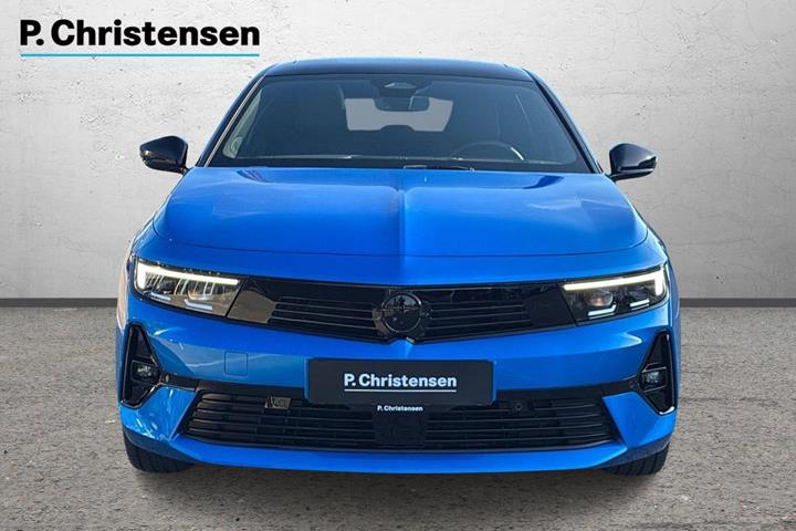 Blå Opel Astra-e fra 2024
