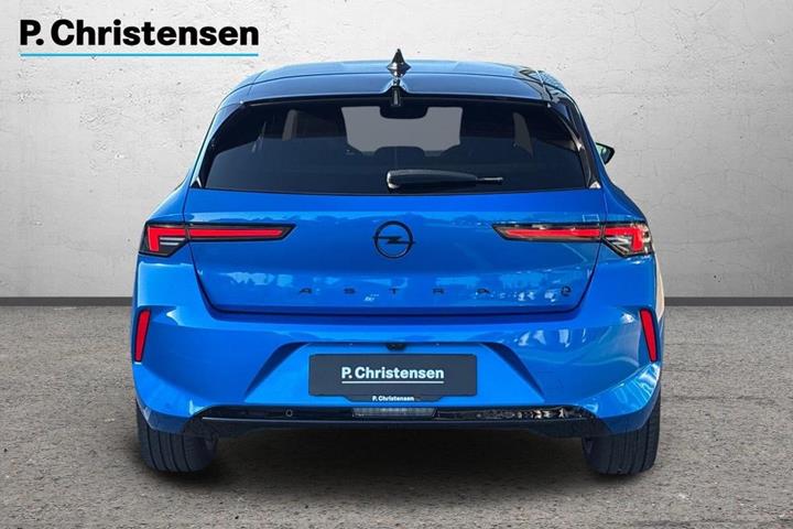 Blå Opel Astra-e fra 2024