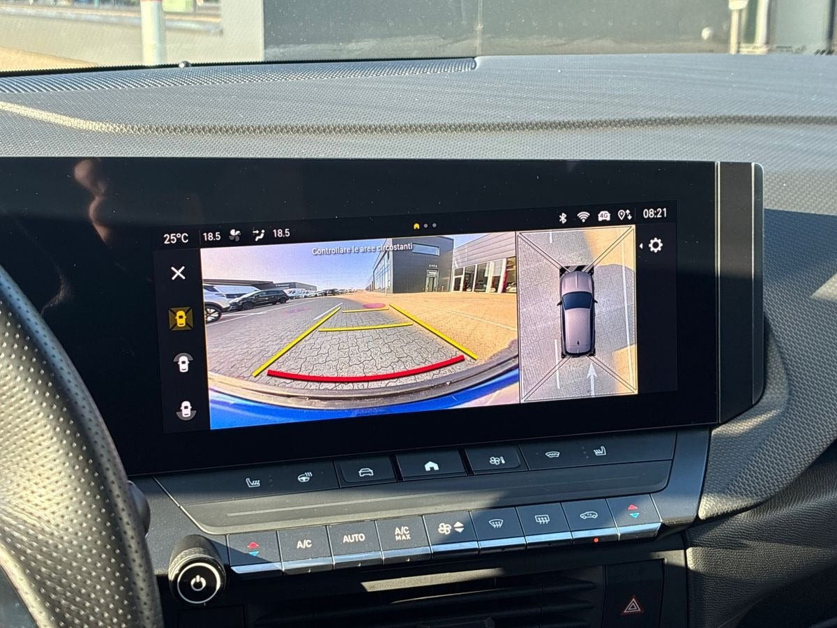 Blå Opel Astra-e fra 2024