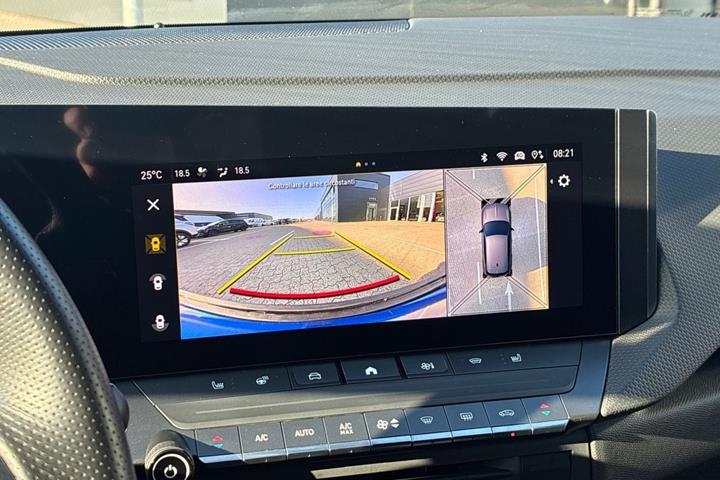 Blå Opel Astra-e fra 2024