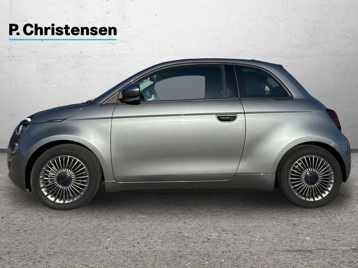 Grå Fiat 500e fra 2022
