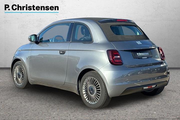 Grå Fiat 500e fra 2022