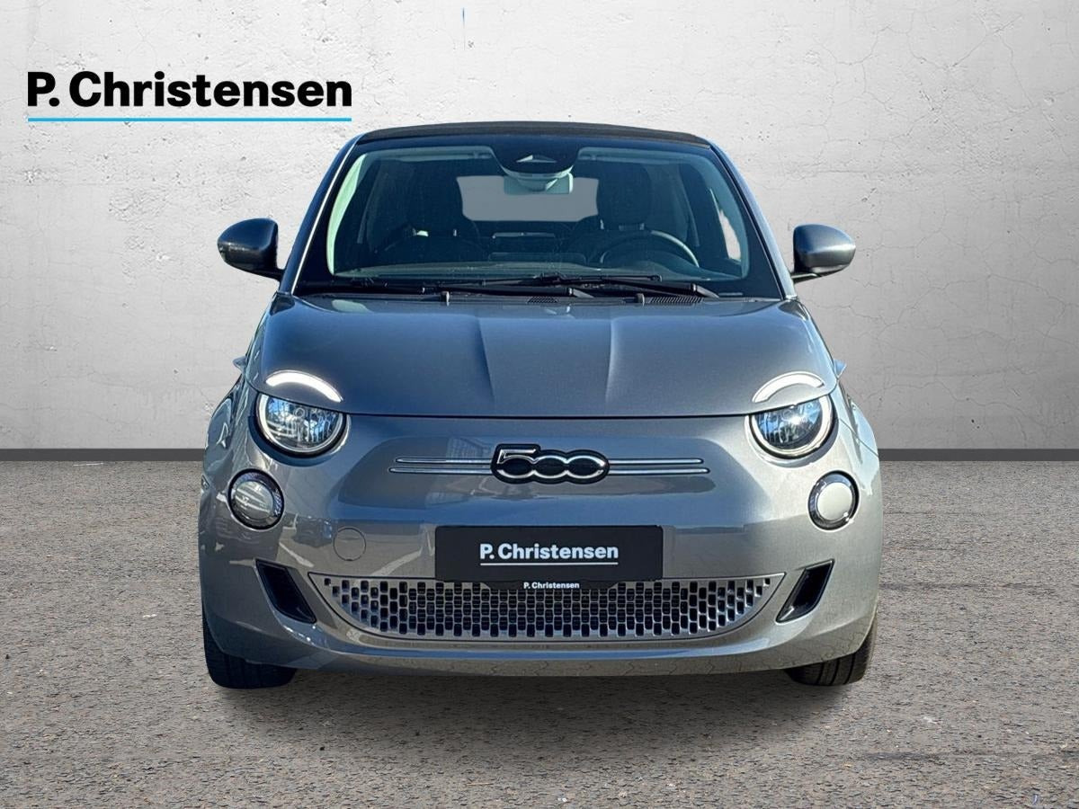 Grå Fiat 500e fra 2022
