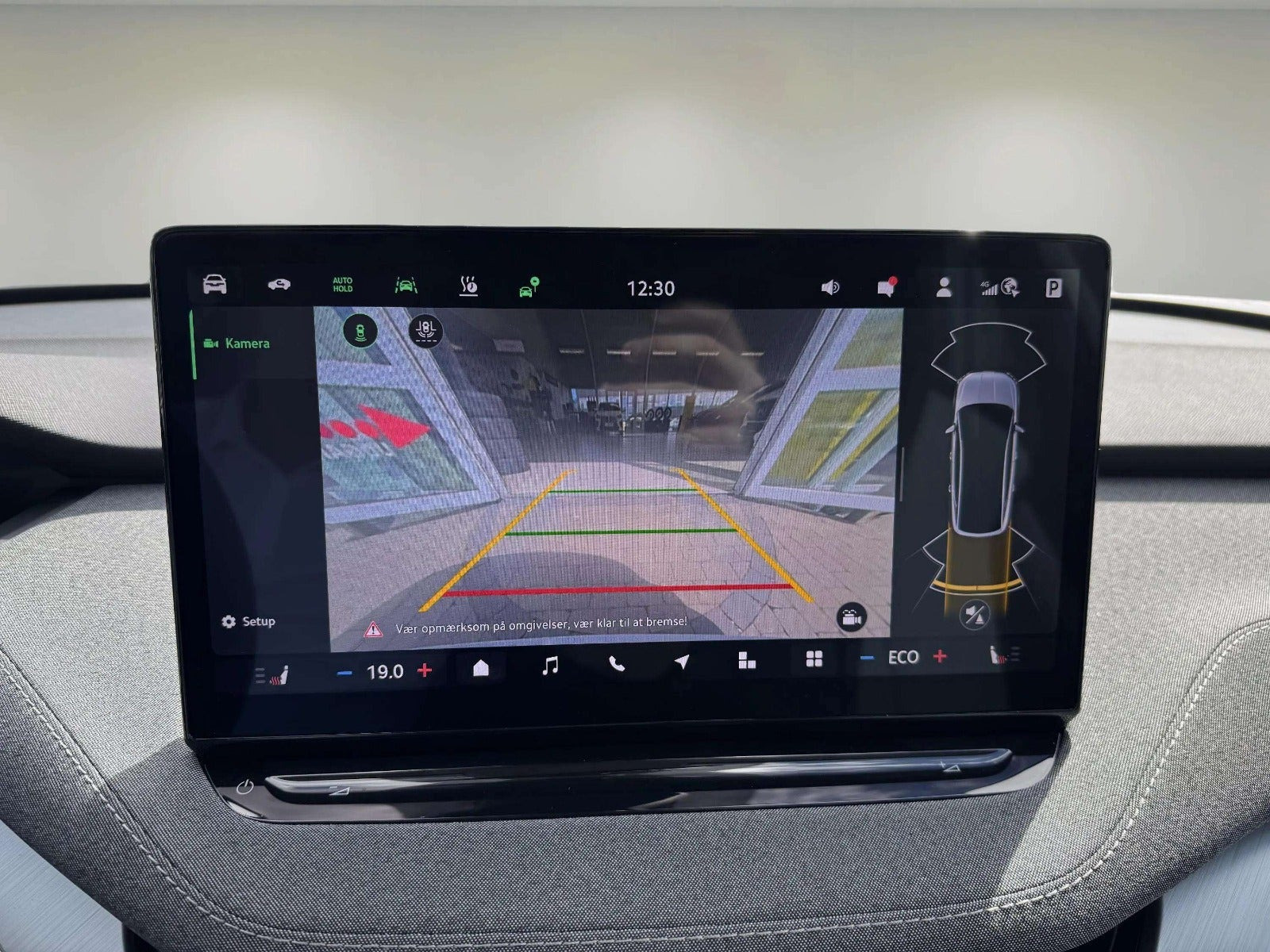 Hvid Skoda Enyaq fra 2025