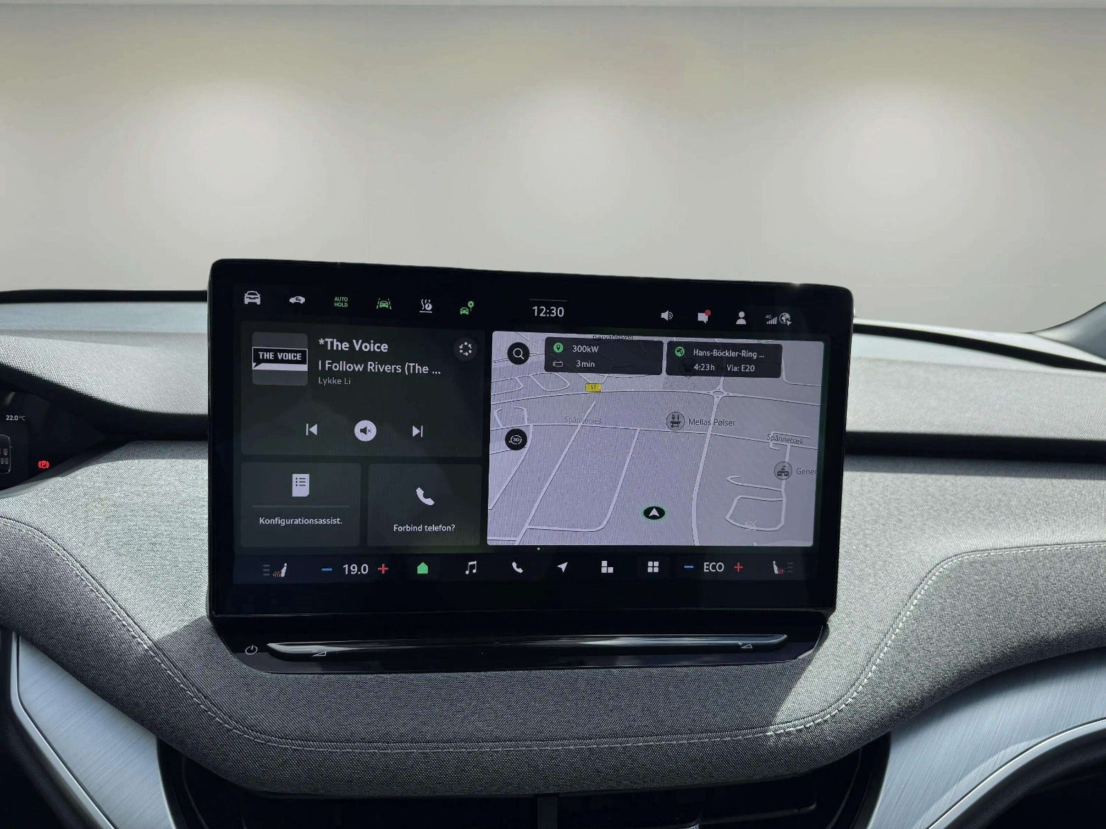 Hvid Skoda Enyaq fra 2025
