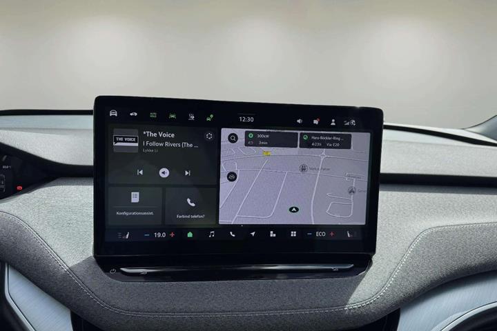 Hvid Skoda Enyaq fra 2025