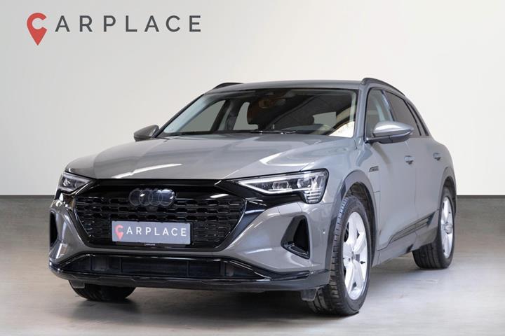 Grå Audi Q8 e-tron fra 2024