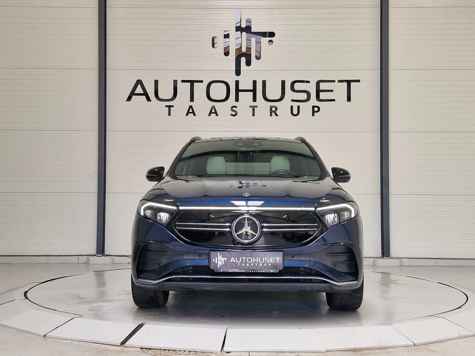 Blå Mercedes EQA250 fra 2021