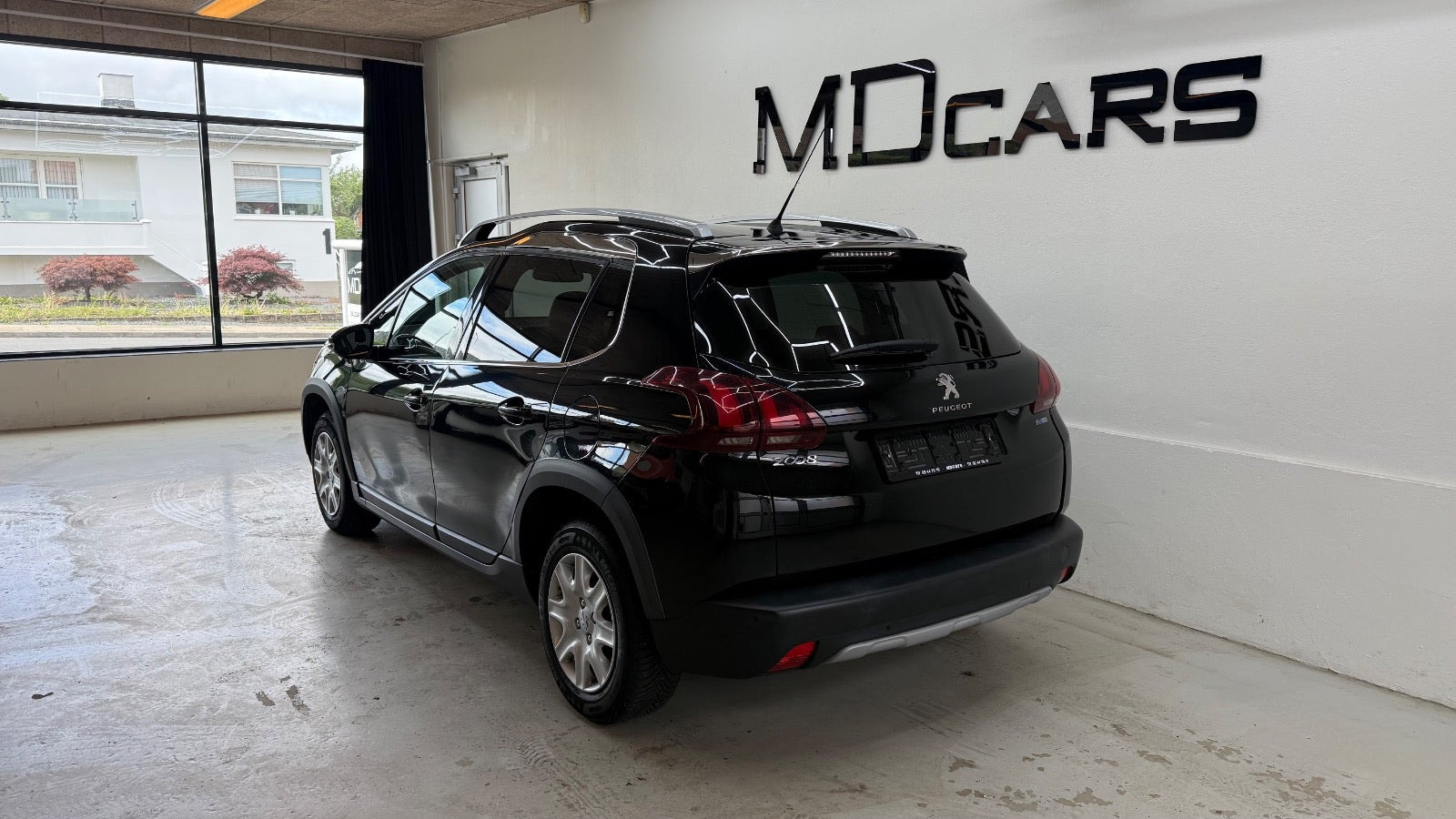 Sort Peugeot 2008 fra 2017