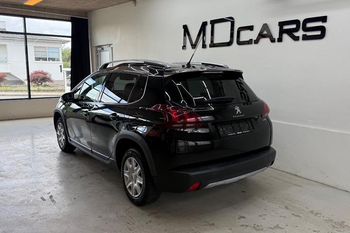 Sort Peugeot 2008 fra 2017