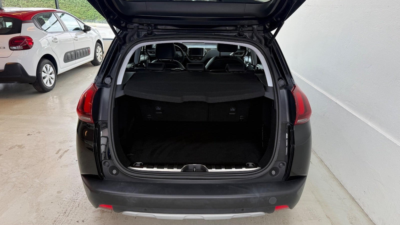 Sort Peugeot 2008 fra 2017