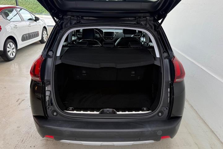Sort Peugeot 2008 fra 2017