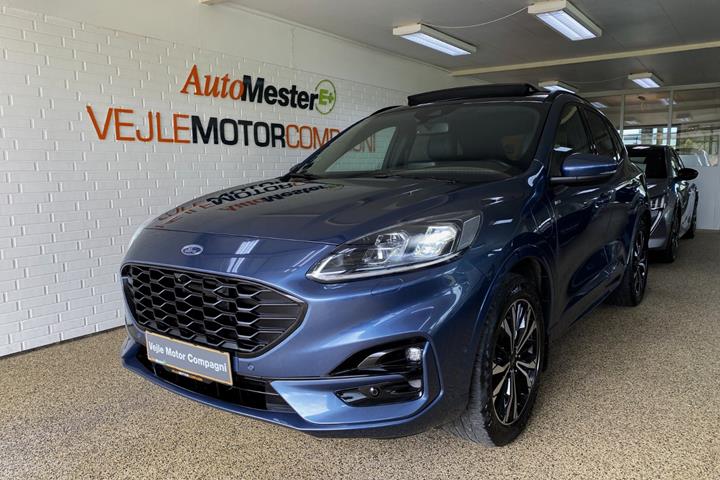 Blå Ford Kuga fra 2021