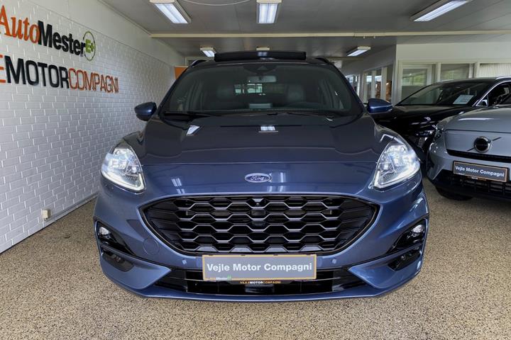 Blå Ford Kuga fra 2021