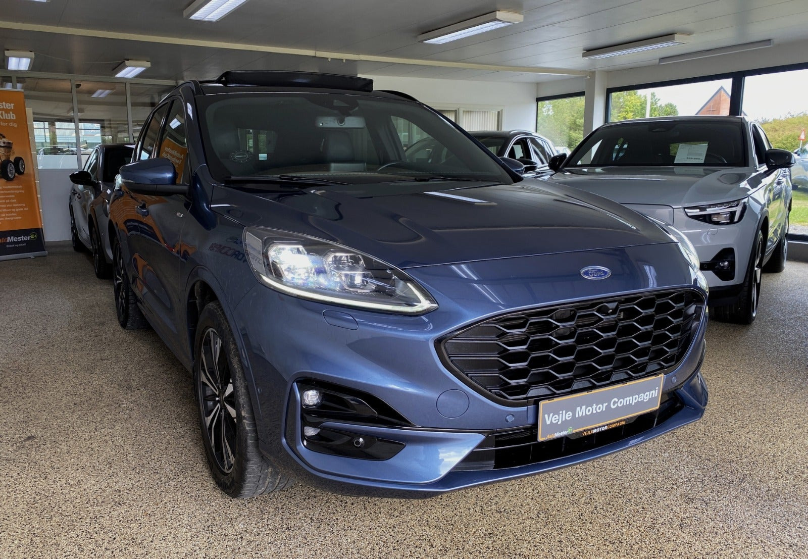 Blå Ford Kuga fra 2021