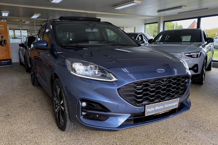 Blå Ford Kuga fra 2021