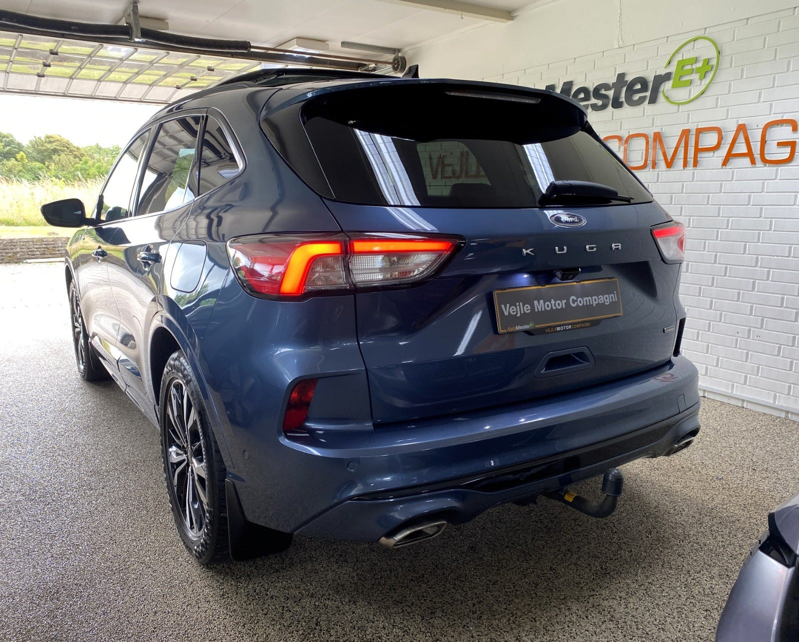 Blå Ford Kuga fra 2021