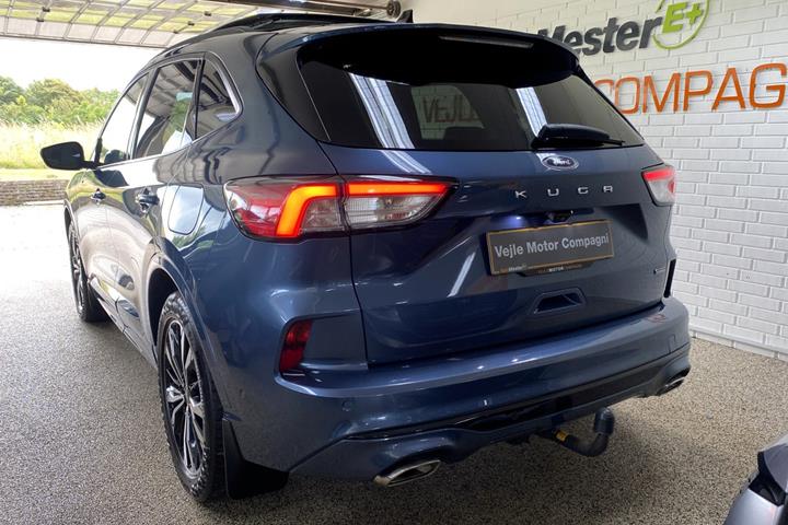 Blå Ford Kuga fra 2021