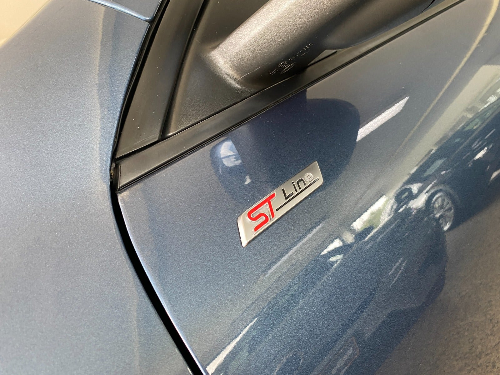 Blå Ford Kuga fra 2021