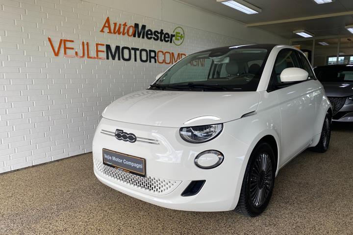 Hvid Fiat 500e fra 2023
