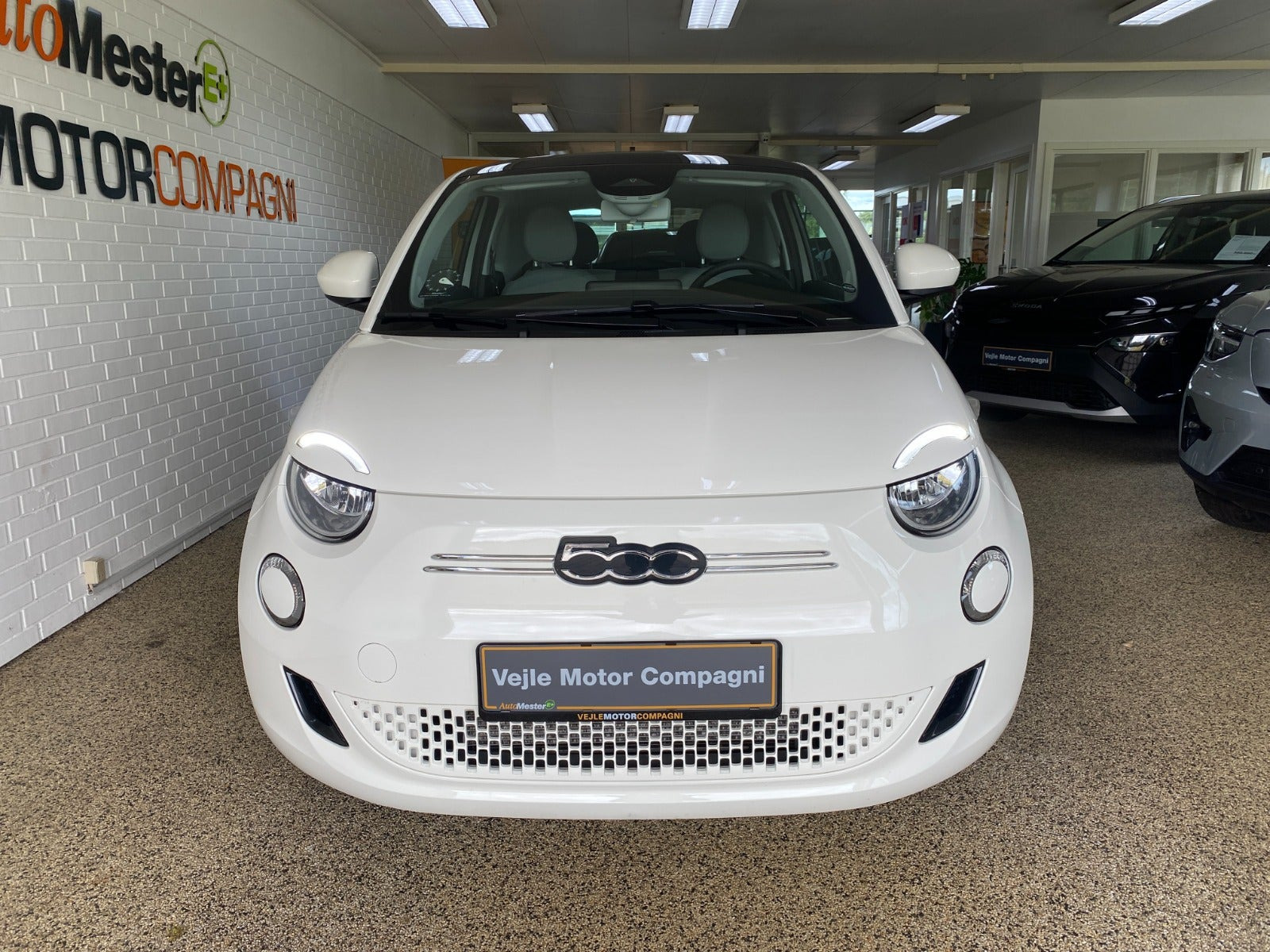 Hvid Fiat 500e fra 2023